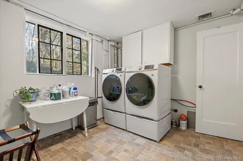 $1,999,000 | 12 Hampton Road, Port Washington, NY 11050