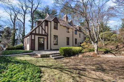 $1,999,000 | 12 Hampton Road, Port Washington, NY 11050