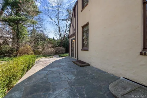 $1,999,000 | 12 Hampton Road, Port Washington, NY 11050