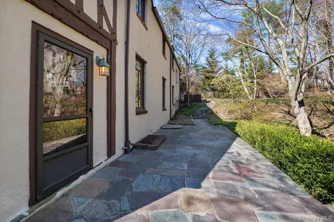 $1,999,000 | 12 Hampton Road, Port Washington, NY 11050