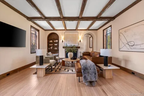 $1,999,000 | 12 Hampton Road, Port Washington, NY 11050