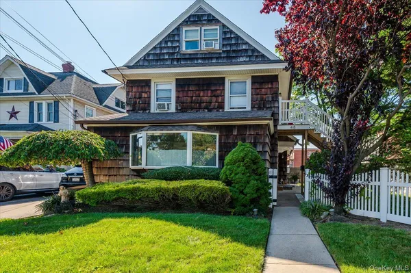 $3,500 | 48 Davison Place, Unit 1, Rockville Centre, NY 11570