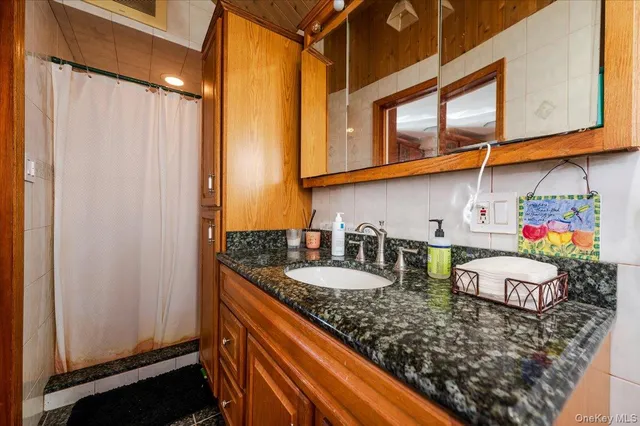 $3,500 | 48 Davison Place, Unit 1, Rockville Centre, NY 11570