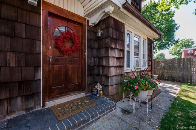 $3,500 | 48 Davison Place, Unit 1, Rockville Centre, NY 11570