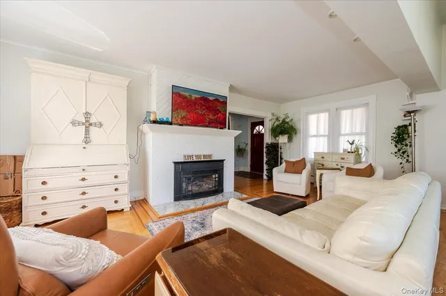 $3,500 | 48 Davison Place, Unit 1, Rockville Centre, NY 11570