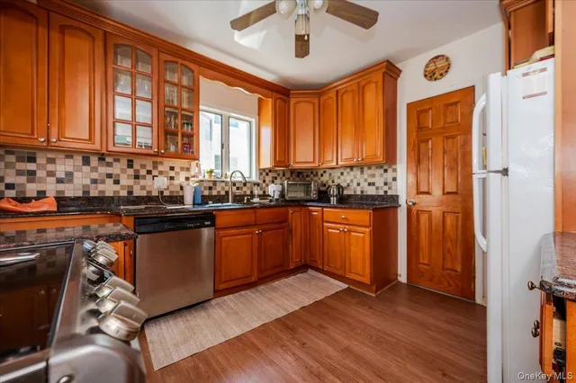 $3,500 | 48 Davison Place, Unit 1, Rockville Centre, NY 11570