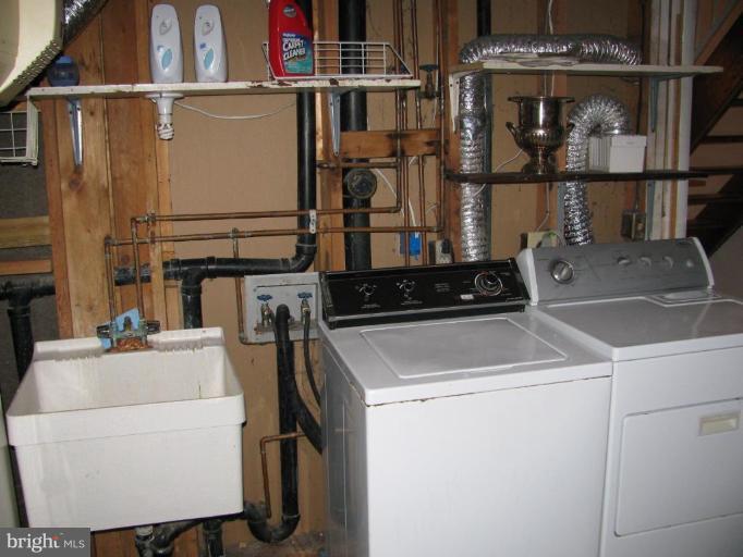1504 Farsta Court Reston, VA 20190 - Photo 21 of 25 Laundry Area 1