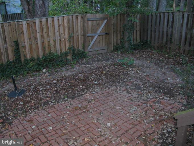 1504 Farsta Court Reston, VA 20190 - Photo 8 of 25 Back yard