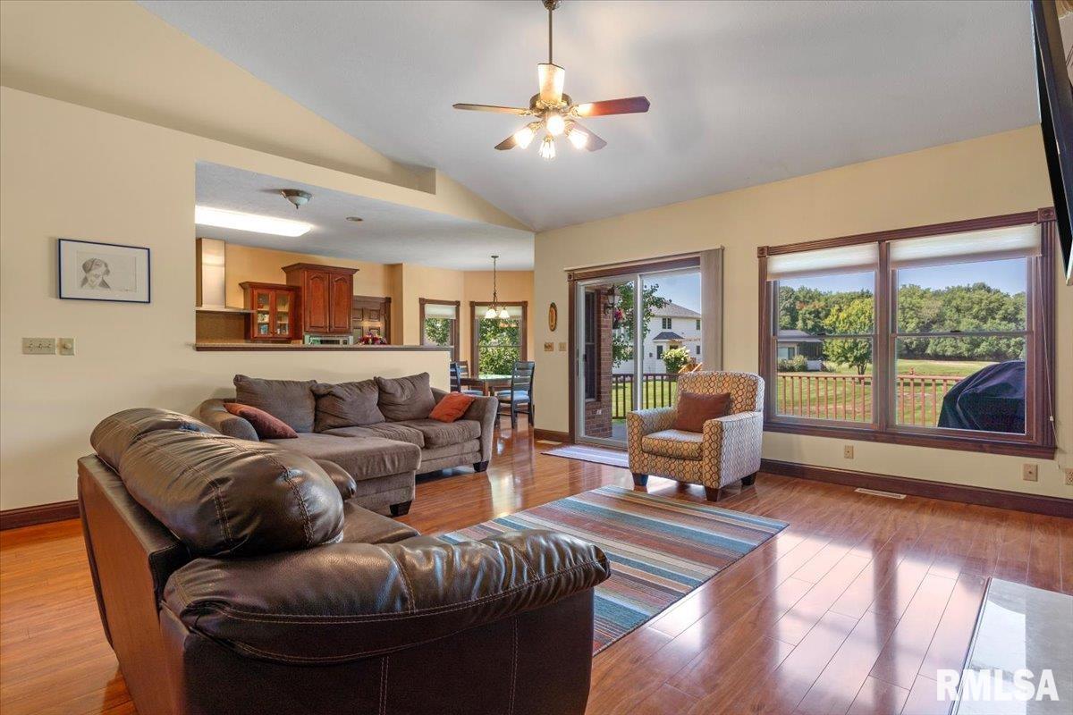 2405 Rosewell Point Springfield, IL 62711 - Photo 6 of 49 Gallery Image 6