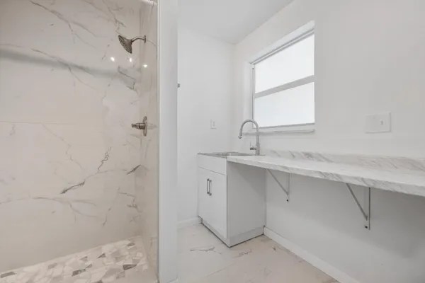 a view of a back yard