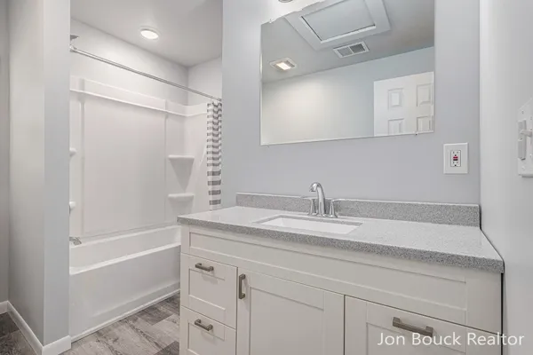 $162,500 | 907 East Lincoln Street, Mount Pleasant, MI 48858