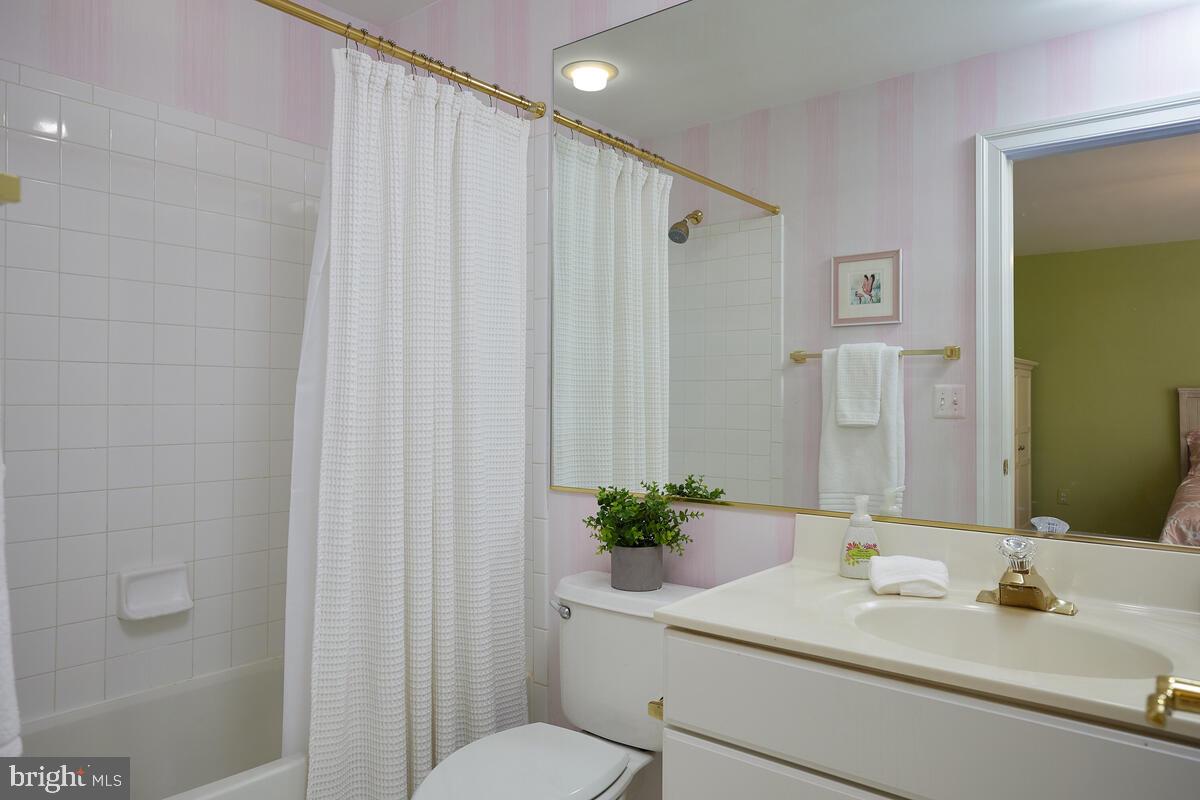 11404 Ridge Mist Terrace Potomac, MD 20854 - Photo 21 of 33 Ensuite Bathroom 2