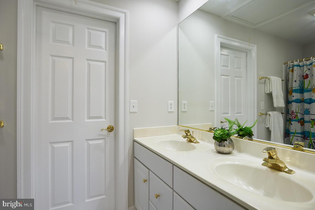 11404 Ridge Mist Terrace Potomac, MD 20854 - Photo 23 of 33 Ensuite Buddy Bathroom 3