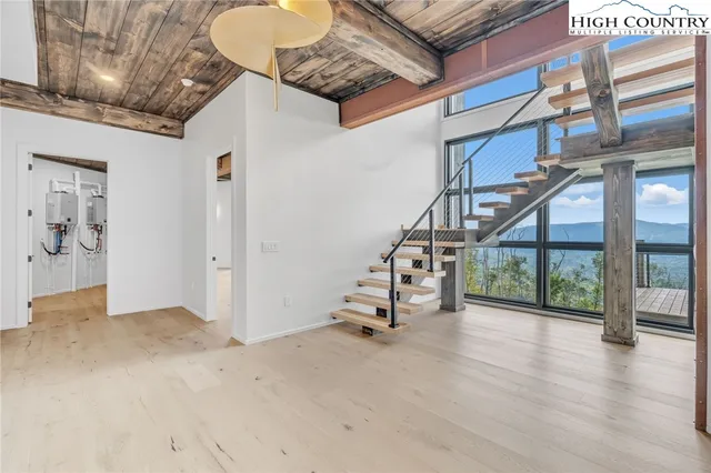 a view of livingroom with furniture
