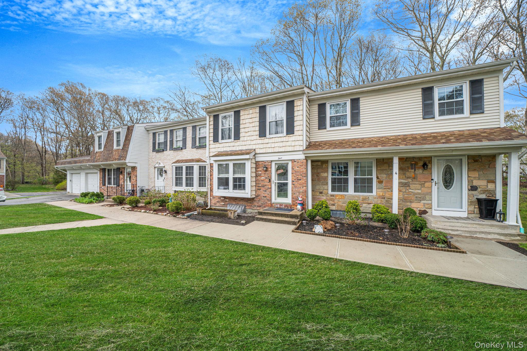 3 Bartlett Commons Yaphank, NY 11980 - Photo 2 of 27