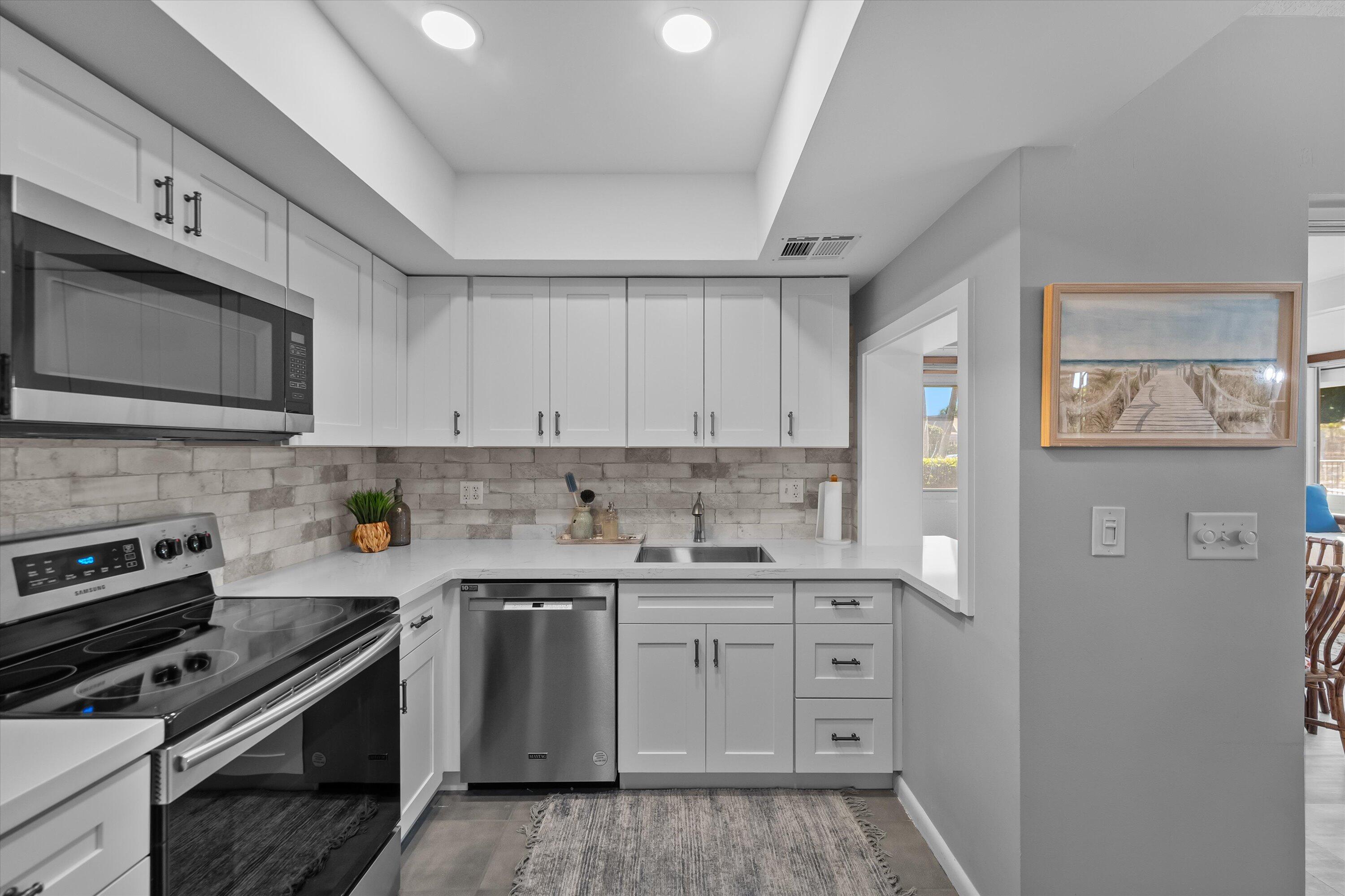 102 Villa Circle Atlantis, FL 33462 - Photo 2 of 47 18-DSC02355