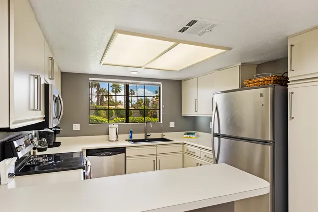 $4,131 | 500 South Farrell Drive, Unit H49, Palm Springs, CA 92264