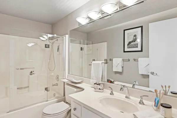 $4,131 | 500 South Farrell Drive, Unit H49, Palm Springs, CA 92264