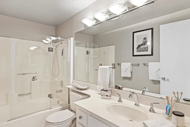 $4,131 | 500 South Farrell Drive, Unit H49, Palm Springs, CA 92264