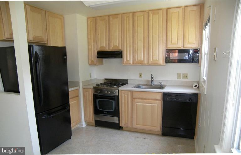 9814 Braddock Road Silver Spring, MD 20903 - Photo 17 of 18 Kitchen