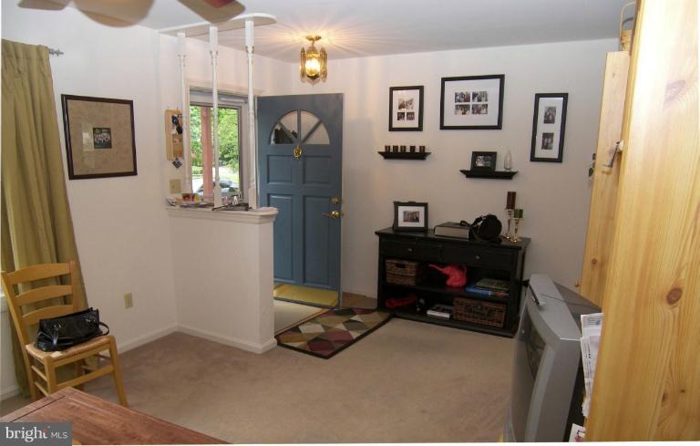 9814 Braddock Road Silver Spring, MD 20903 - Photo 3 of 18 Living Room