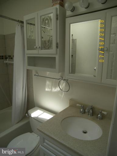 9814 Braddock Road Silver Spring, MD 20903 - Photo 7 of 18 Bath