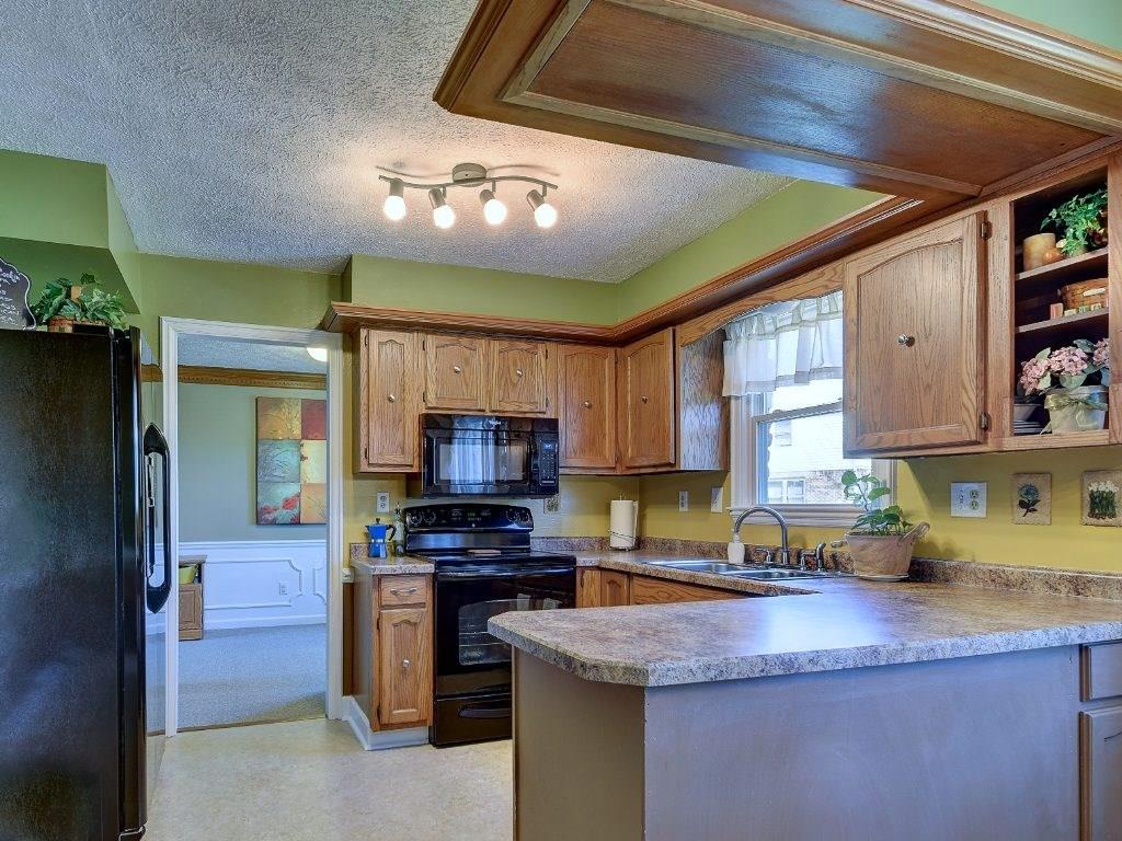 4568 Lockerbie Court Carmel, IN 46033 - Photo 9 of 24 Gallery Image 9