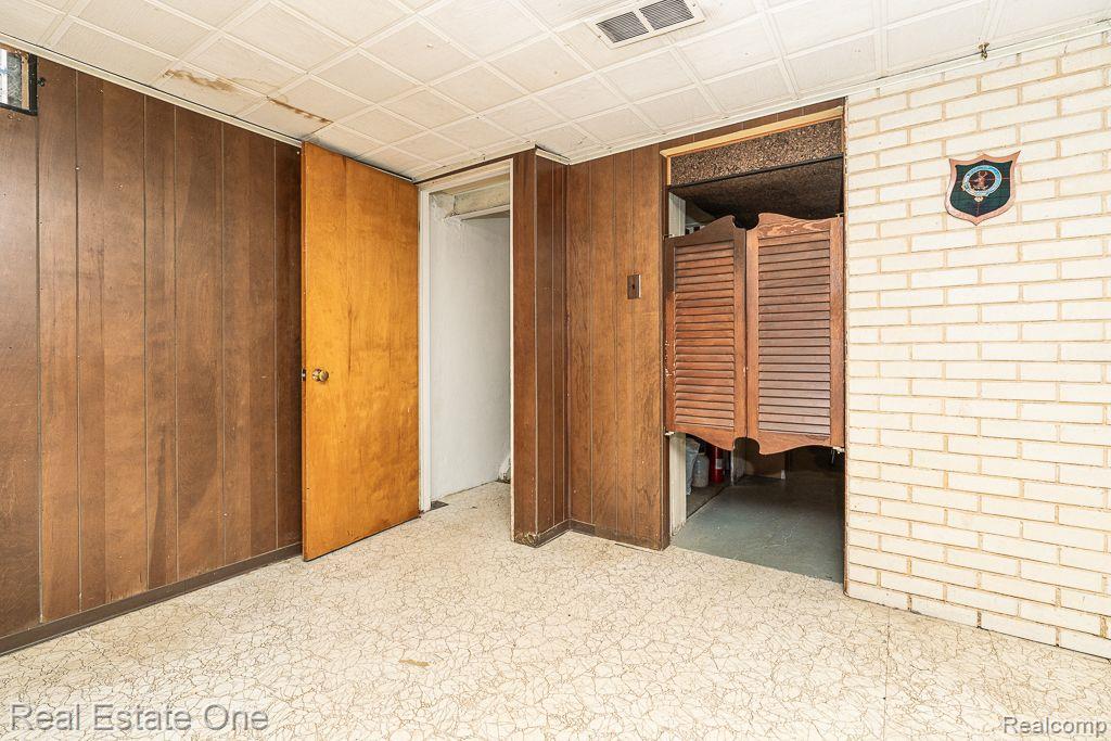 1366 Maple Drive Rochester, MI 48307 - Photo 17 of 34