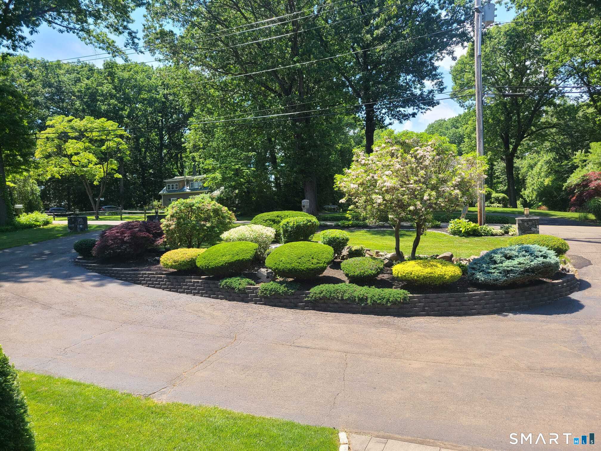 925 Dunbar Hill Road Hamden, CT 06514 - Photo 3 of 39