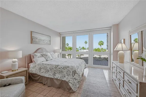 $7,000 | 4031 Gulf Shore Boulevard North, Unit 3B, Naples, FL 34103