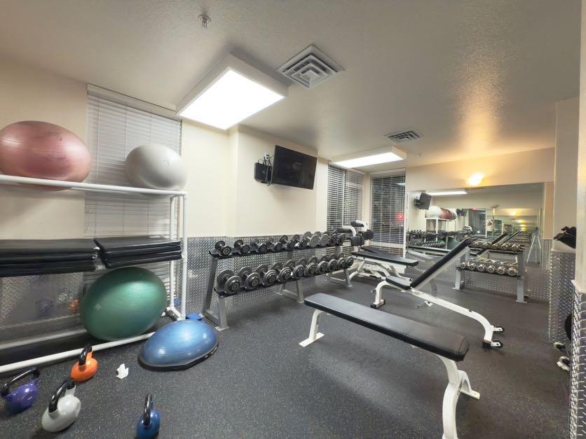801 South Winchester Boulevard, Unit 4310 San Jose, CA 95128 - Photo 32 of 38 a room with gym equipment