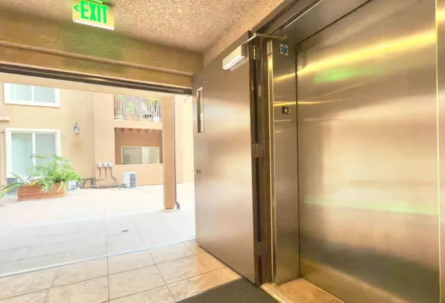 a view of an entryway of the house