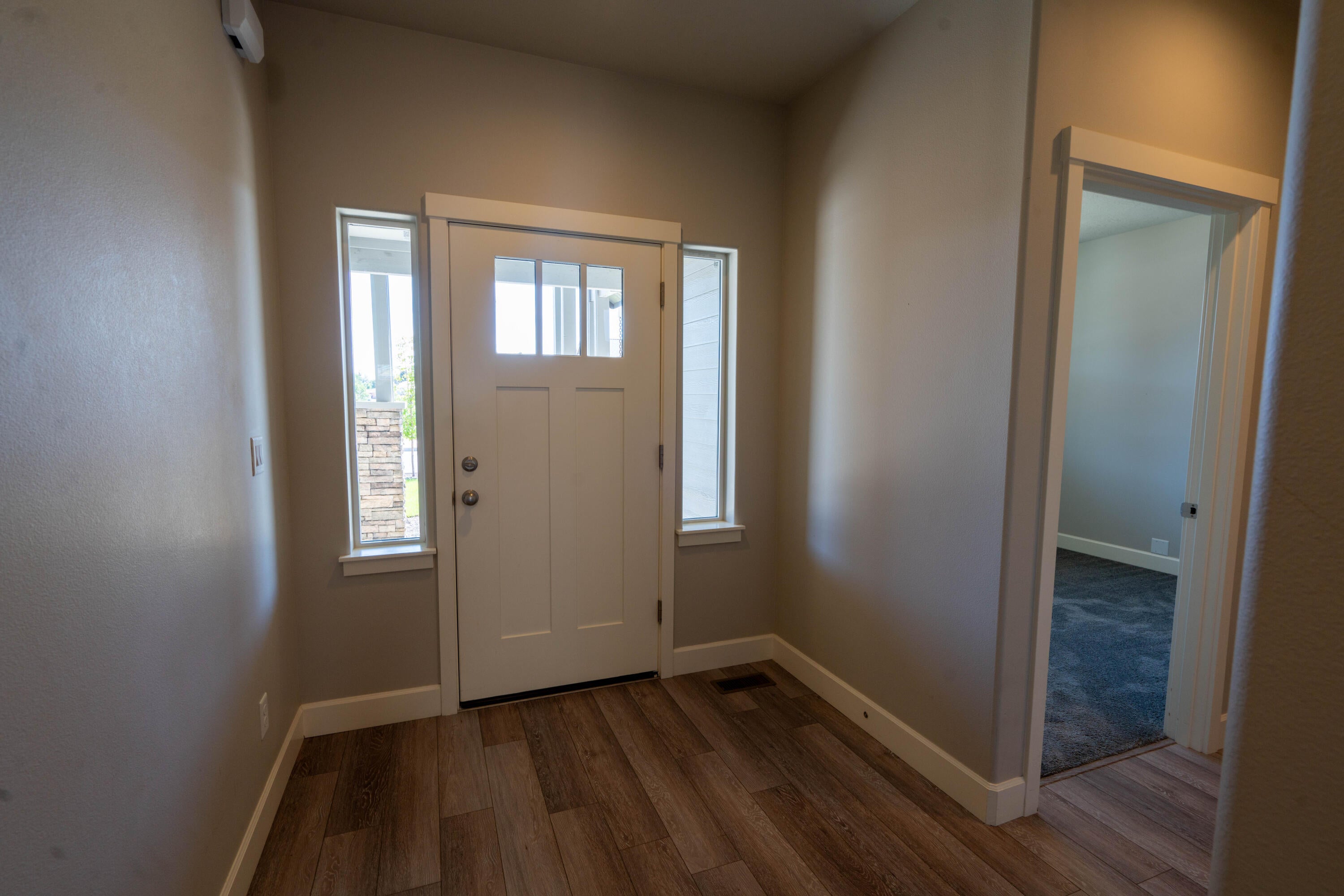 535 Northwest Rimrock Drive Redmond, OR 97756 - Photo 2 of 42 02