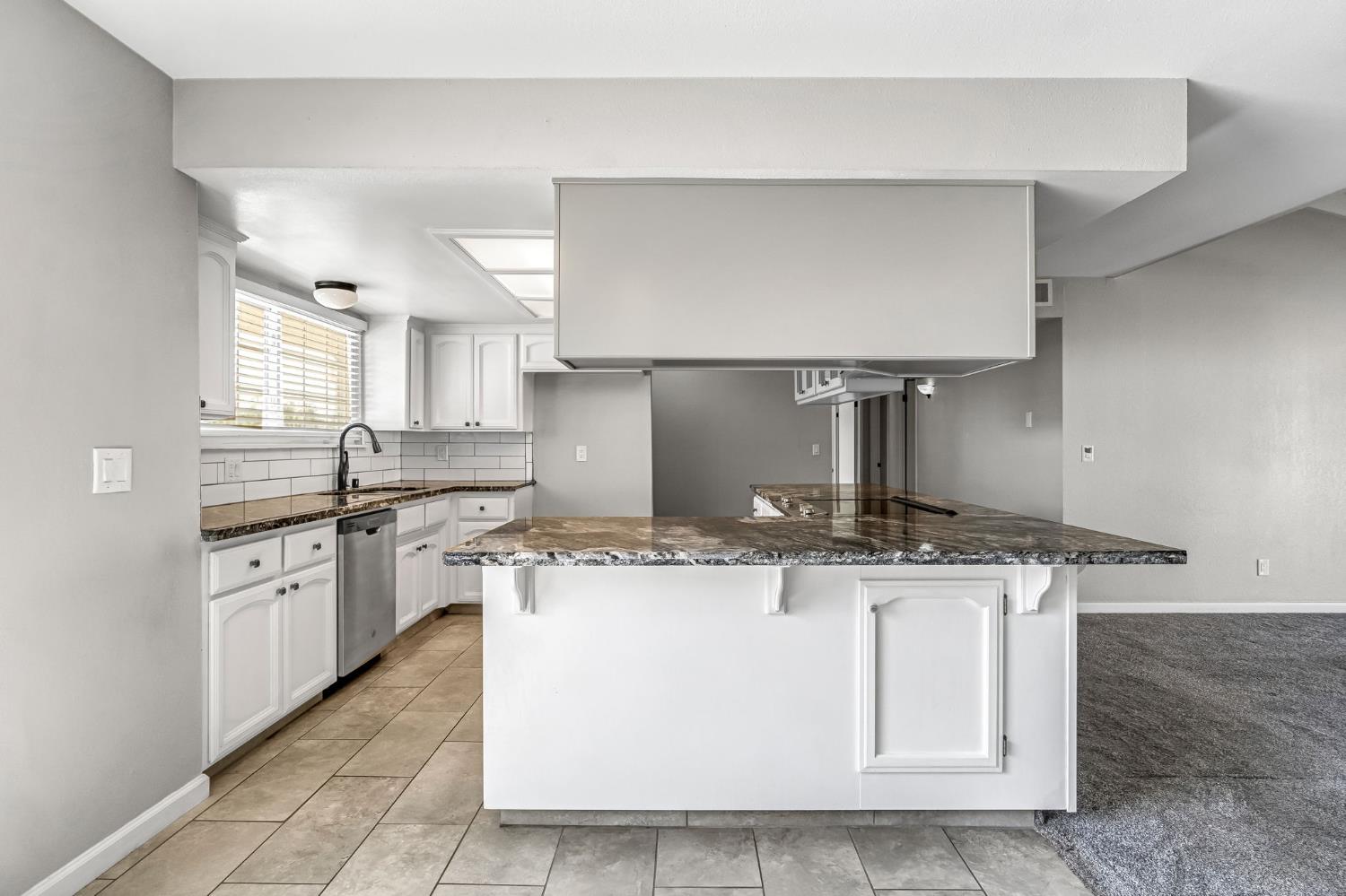 26963 Frisco Way Madera, CA 93638 - Photo 11 of 46