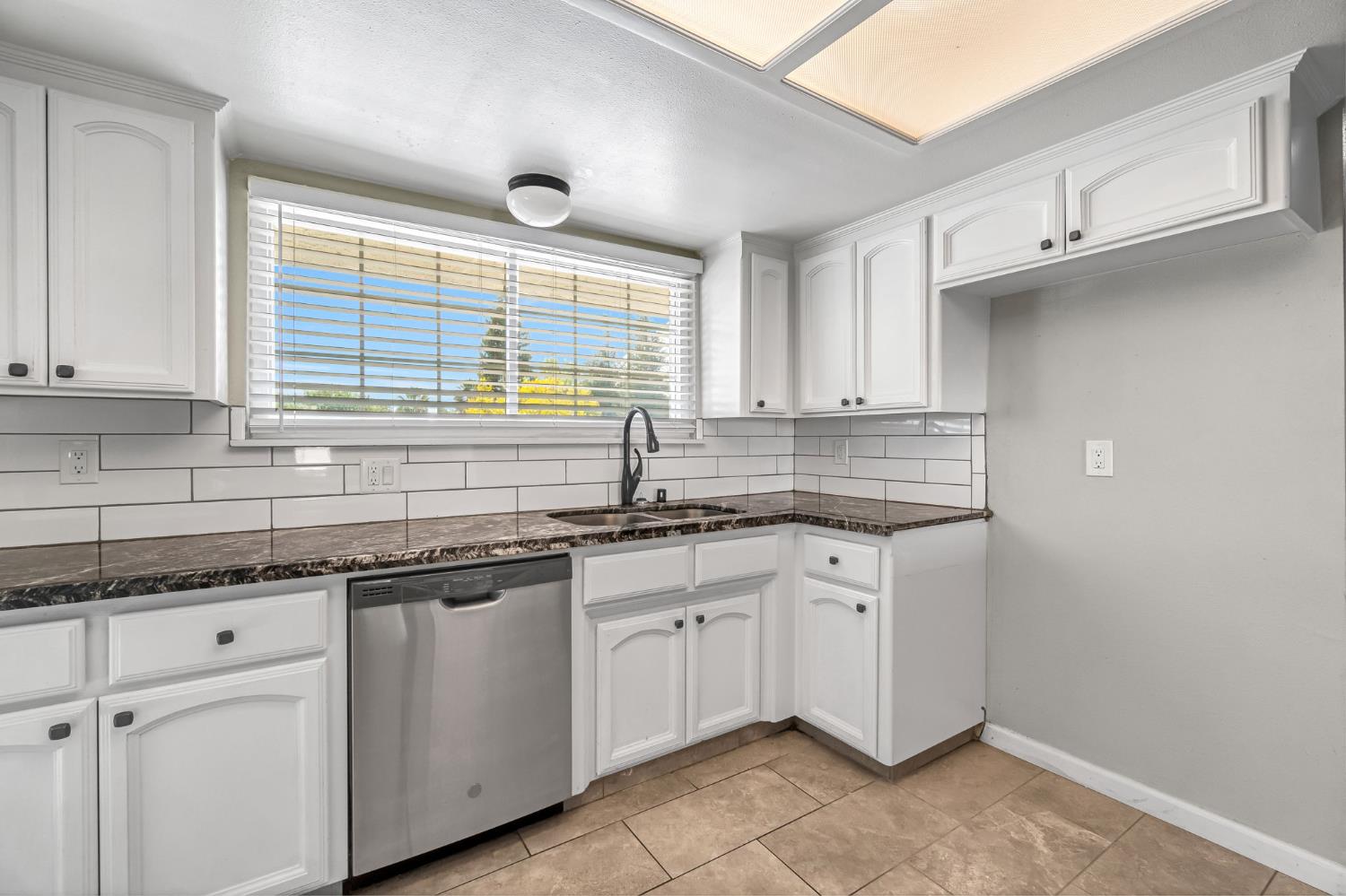 26963 Frisco Way Madera, CA 93638 - Photo 16 of 46