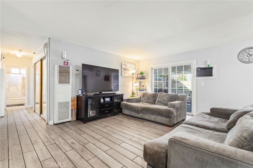 19450 Woodhill Street Rialto, CA 92376 - Photo 12 of 54