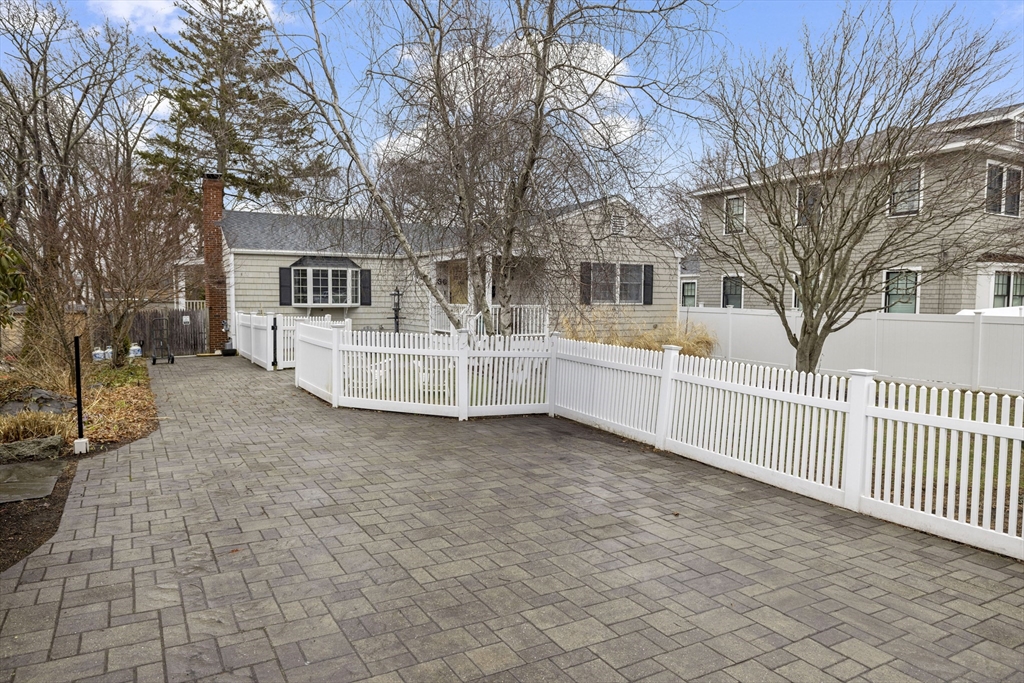 36 Bayview Road Marblehead, MA 01945 - Photo 2 of 26