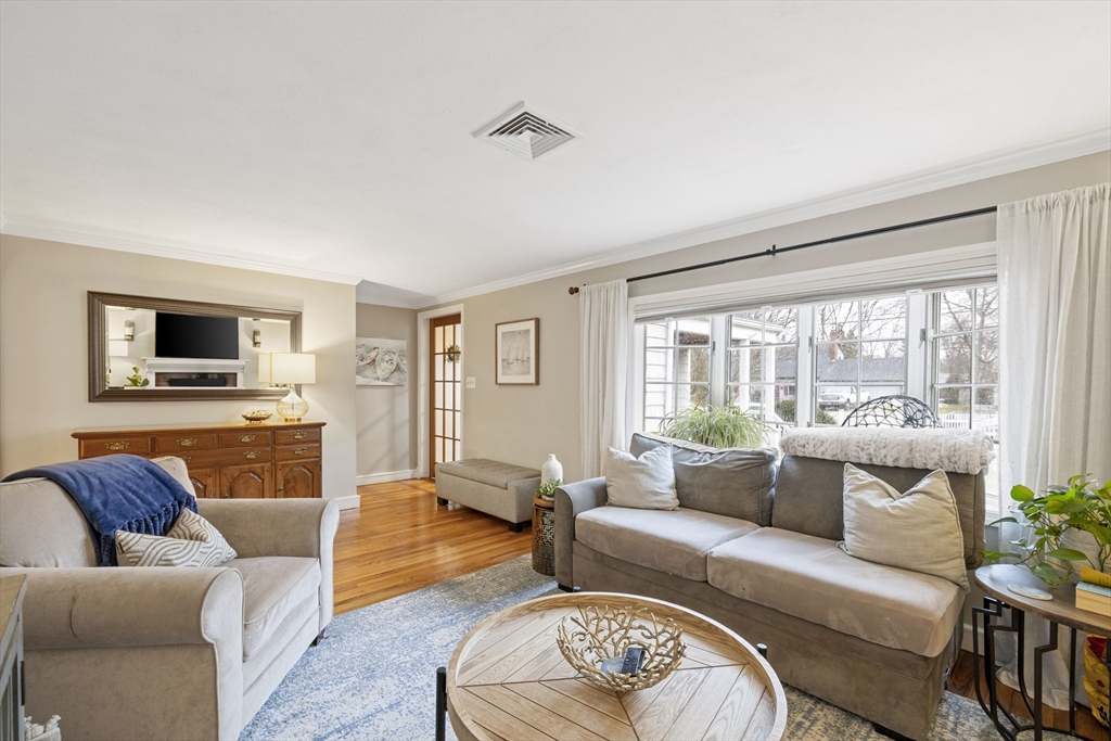 36 Bayview Road Marblehead, MA 01945 - Photo 5 of 26