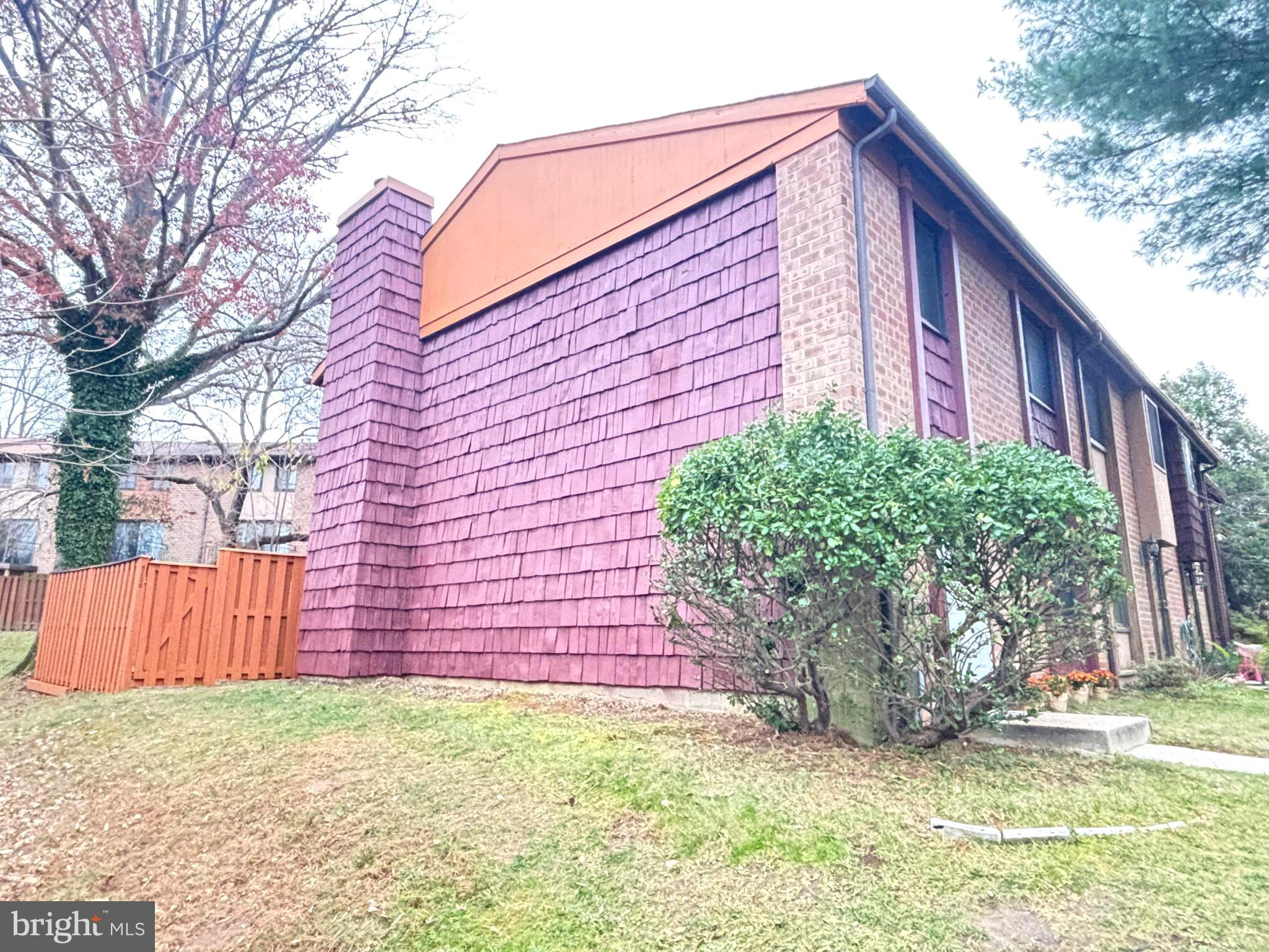 6556 Frietchie Row Columbia, MD 21045 - Photo 3 of 21 a backyard of a house with lots of green space