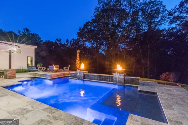 a view of a house with backyard and a garden