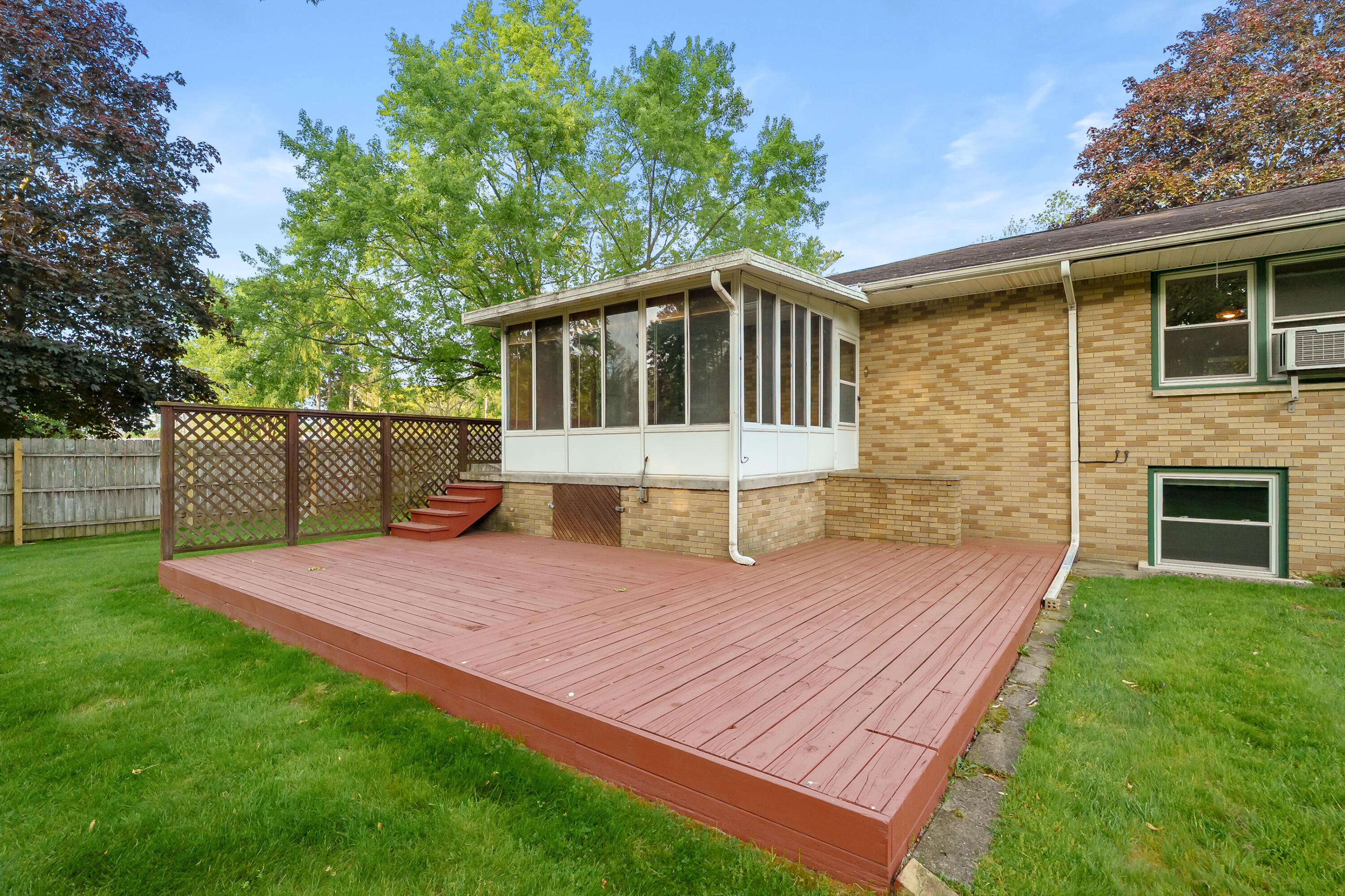 1077 Riverside Drive Battle Creek, MI 49015 - Photo 30 of 34 Riverside Dr 1077 Battle Creek 49015-29