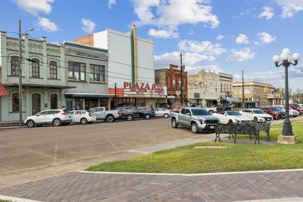 $20,000 | 914 East Elm Street, Wharton, TX 77488