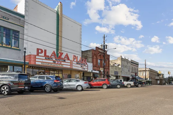 $20,000 | 914 East Elm Street, Wharton, TX 77488