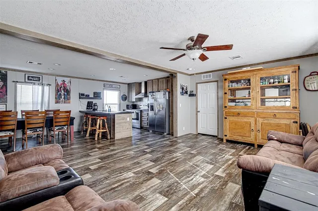 $350,000 | 334 Lake Whitney Drive, Whitney, TX 76692