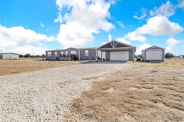 $350,000 | 334 Lake Whitney Drive, Whitney, TX 76692