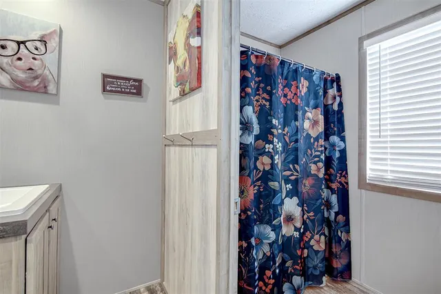 $350,000 | 334 Lake Whitney Drive, Whitney, TX 76692