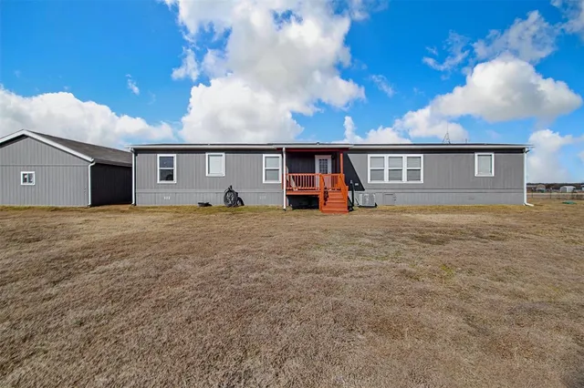 $350,000 | 334 Lake Whitney Drive, Whitney, TX 76692