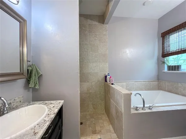 $2,700 | 14636 Northwest 27th Place, Newberry, FL 32669