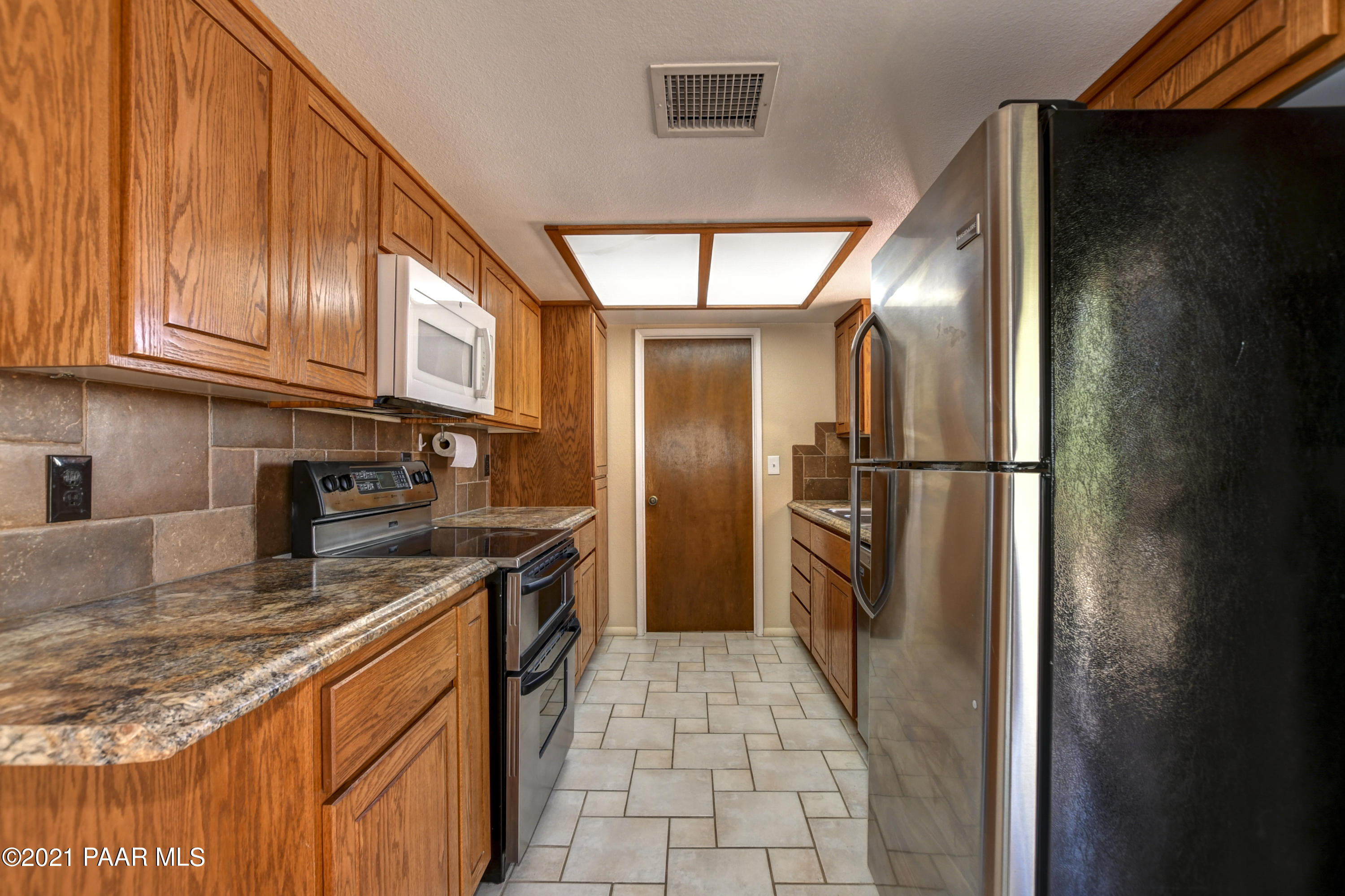 3420 North Tower Road Prescott Valley, AZ 86314 - Photo 8 of 30 008_Kitchen w Granite Countertops