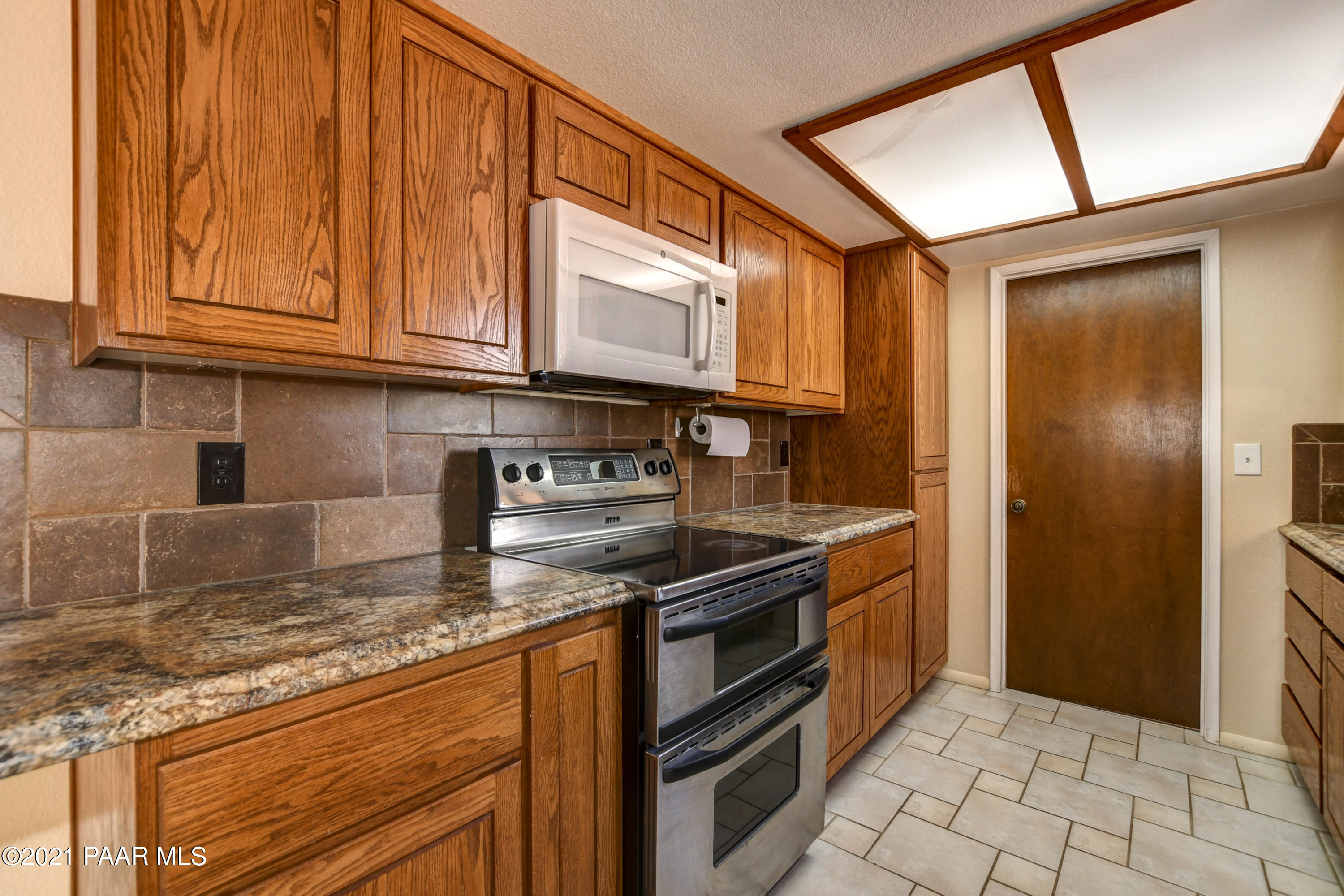 3420 North Tower Road Prescott Valley, AZ 86314 - Photo 9 of 30 009_Kitchen w Skylight